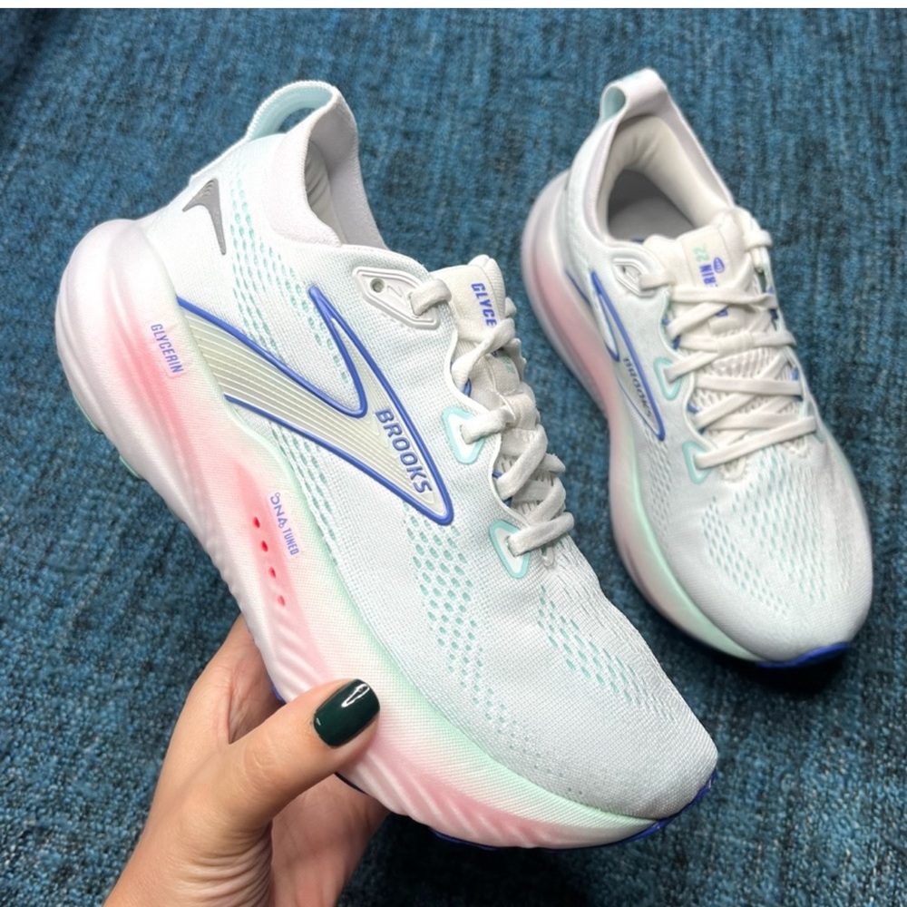 Brooks Glycerin 22 Running Shoes in White Limpet Shell Amparo Blue Women's 6.5